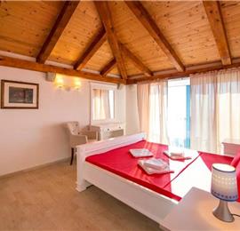 1 Bedroom Apartment with 2 Shared Pools, sleeps 2